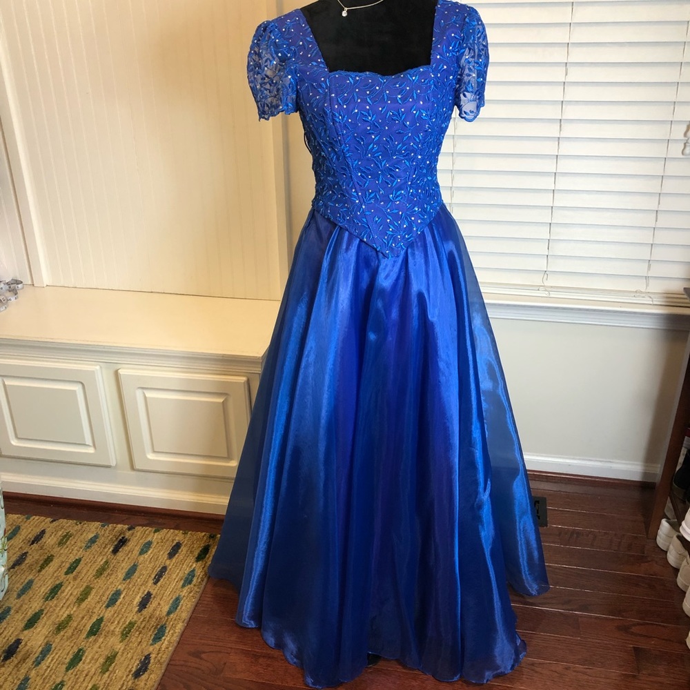 Lenovia “Cinderella” style prom/ formal gown